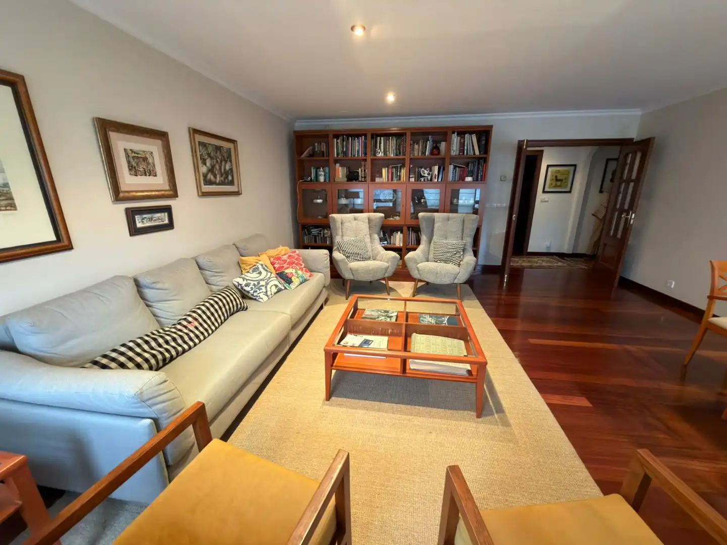 Sala de estar de Piso en venta en Pontevedra Capital  con Calefacción, Parquet y Trastero