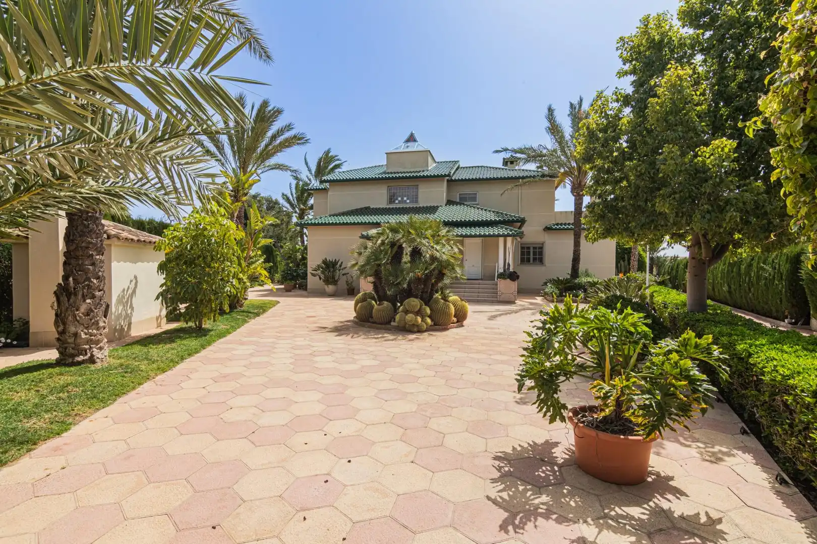 Vista exterior de Casa o chalet en venta en Elche / Elx con Jardín privado, Terraza y Piscina