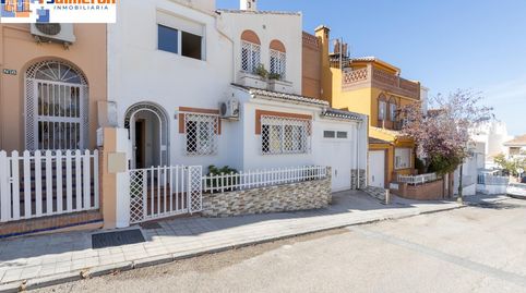 Foto 2 de Casa adosada en venta en Avenida de la Libertad, Huétor Vega, Granada