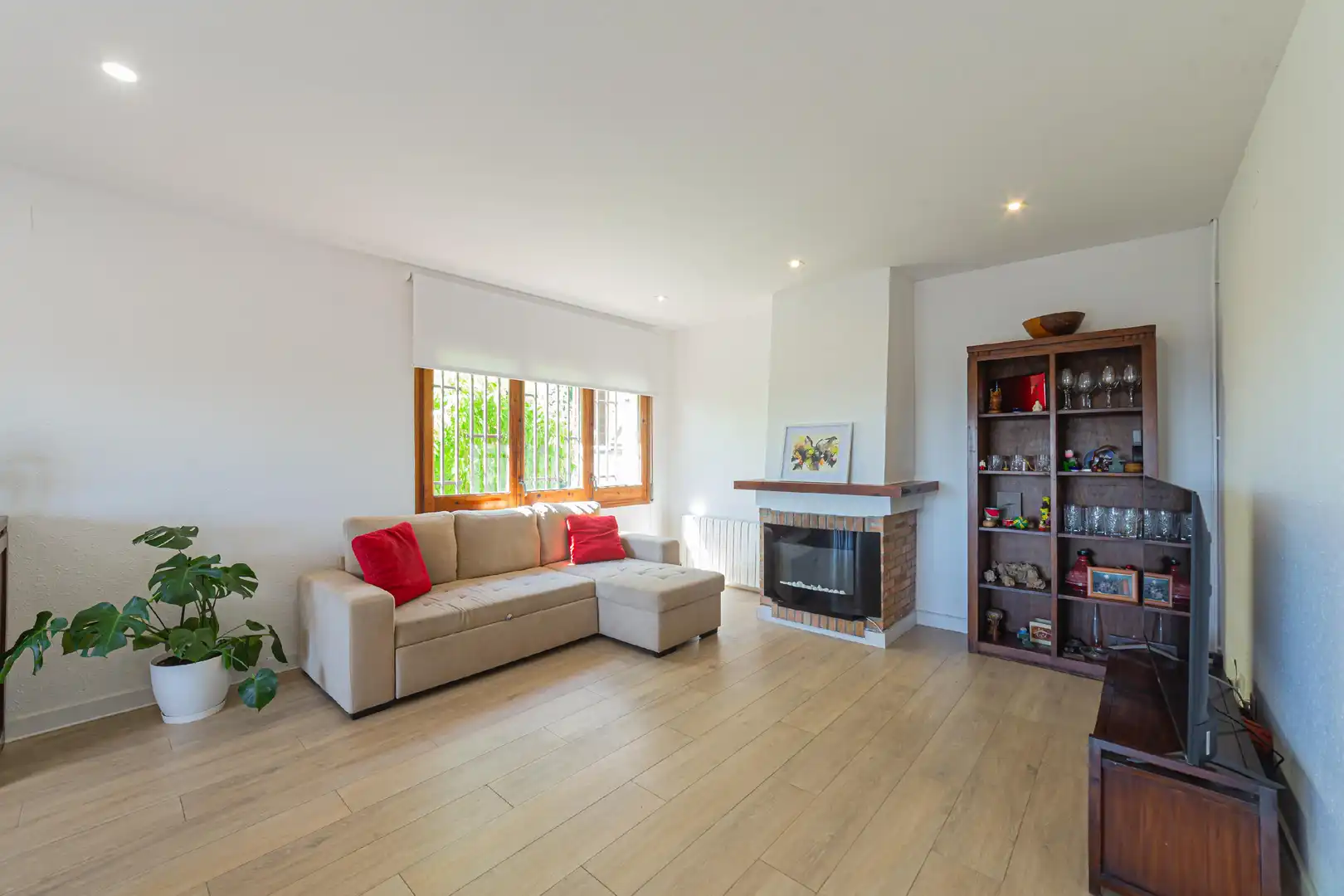Living room of Houses for sale in Castelldefels  with Air Conditioner, Heating and Private garden
