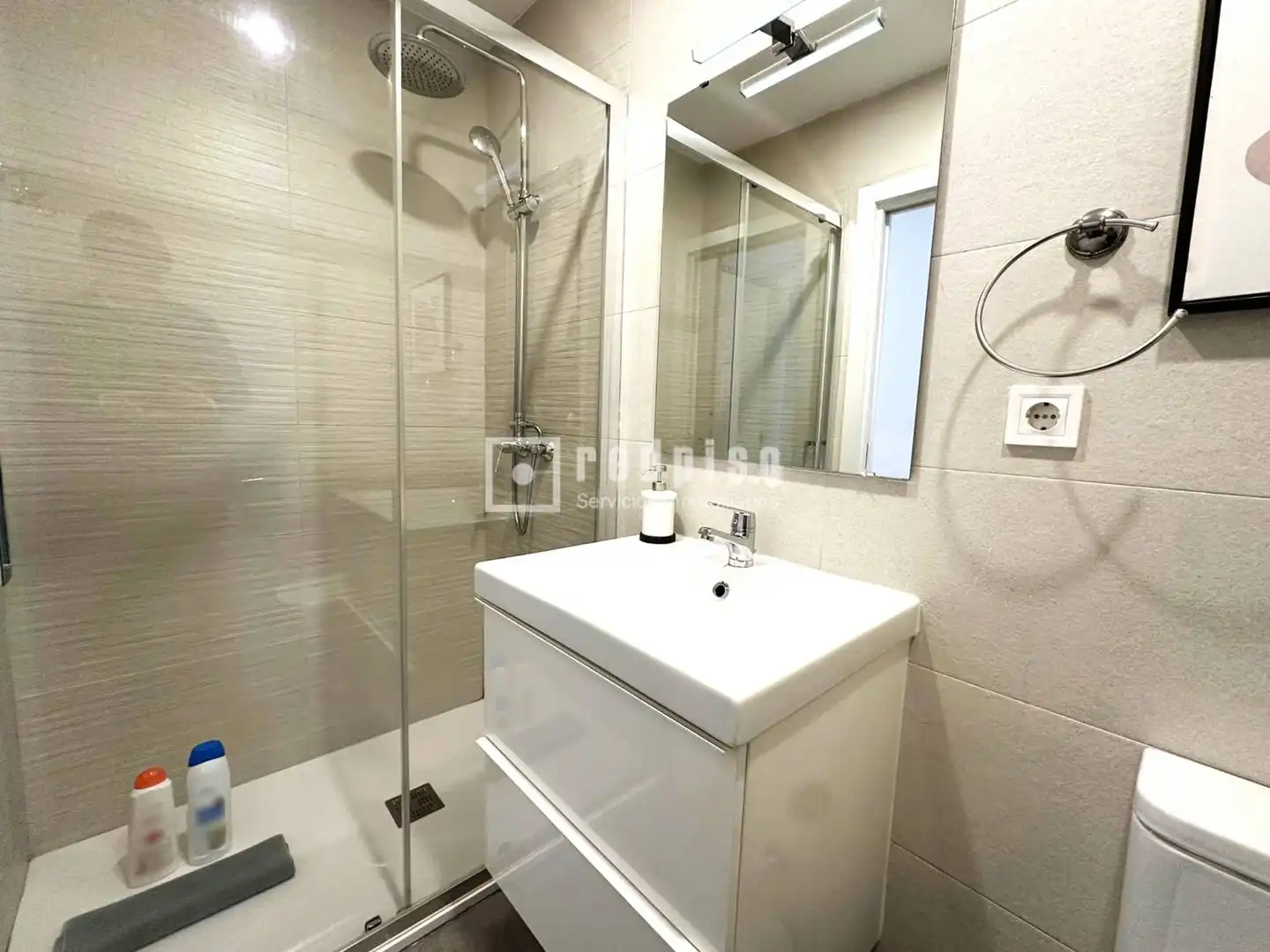 Bathroom of Flat for sale in Madrid  with Air Conditioner, Heating and Furnished