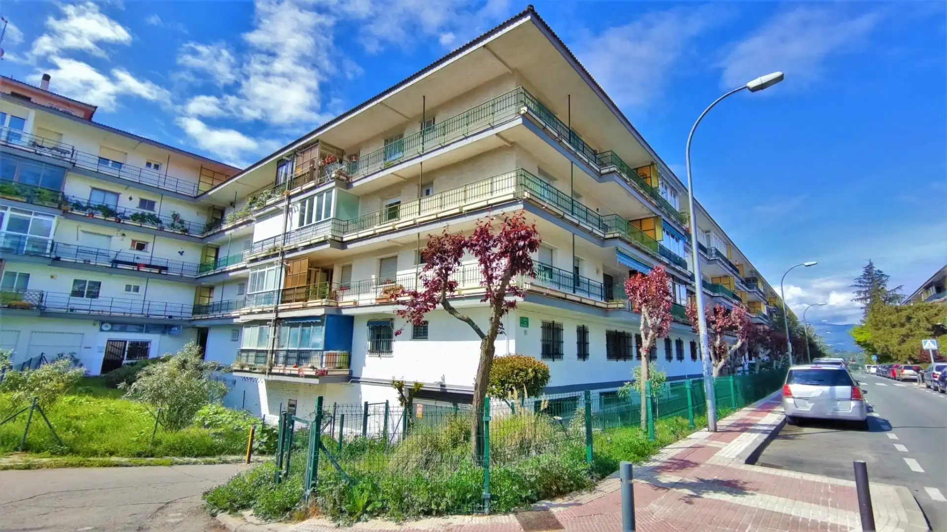 Vista exterior de Pis en venda en Collado Villalba amb Calefacció, Terrassa i Piscina