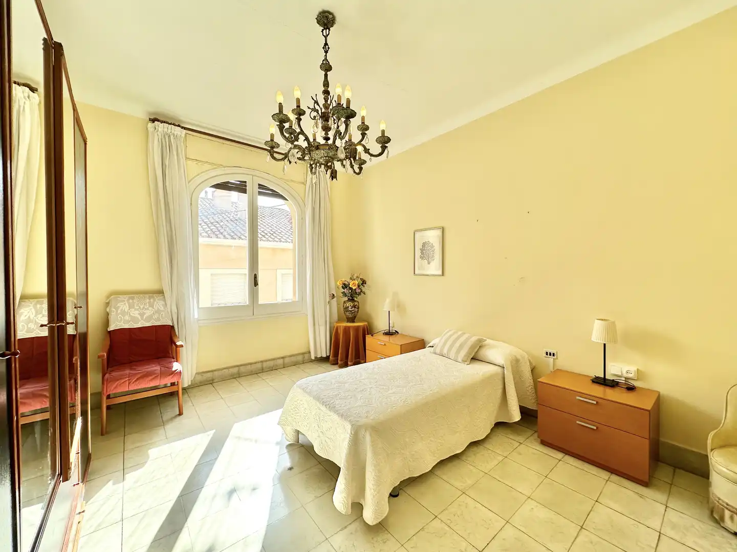 Schlafzimmer von Einfamilien-Reihenhaus zum Verkauf in El Masnou mit Heizung, Privatgarten und Terrasse