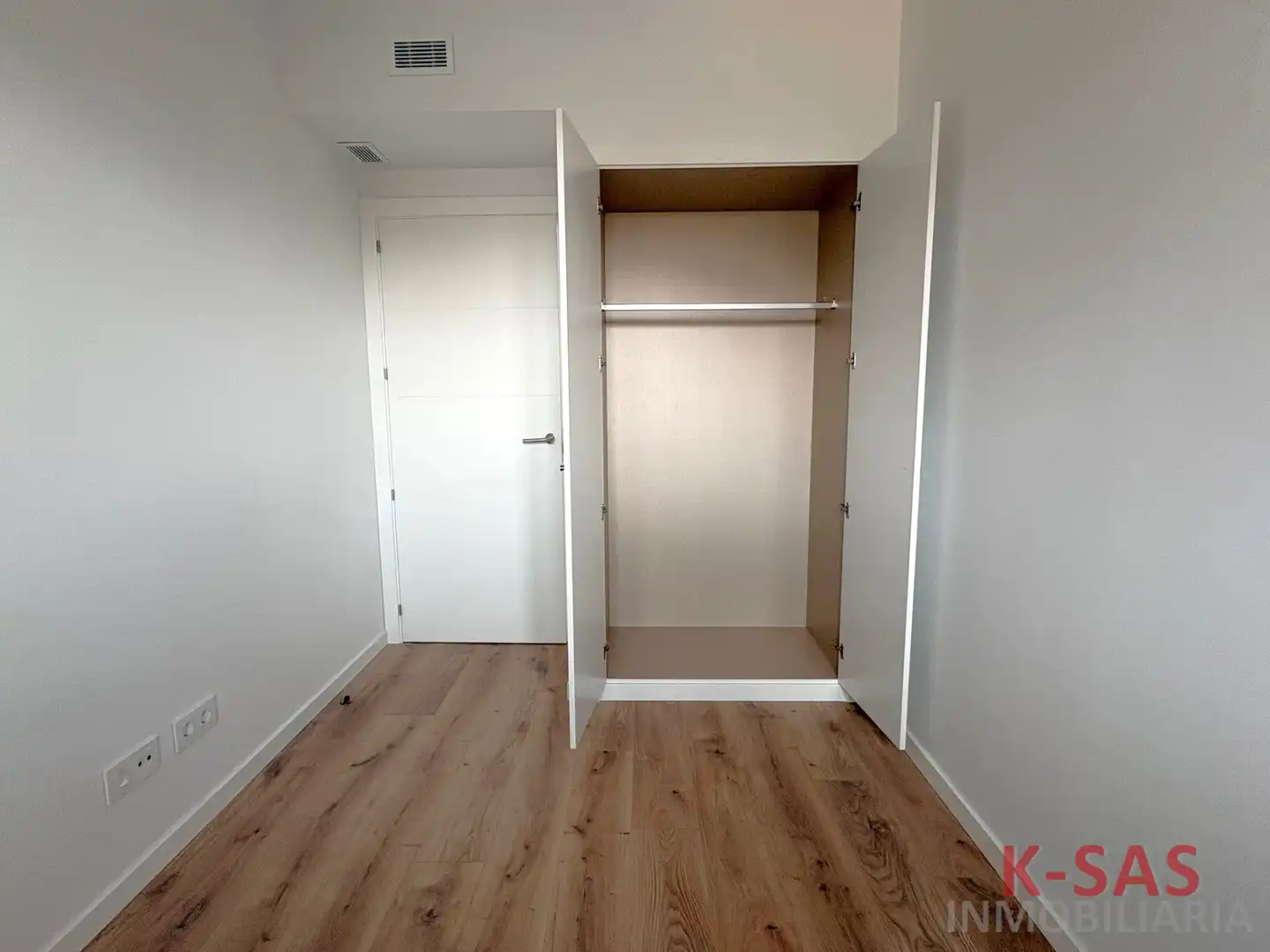 Dormitori de Pis de lloguer en Esplugues de Llobregat amb Aire condicionat, Parquet i Terrassa