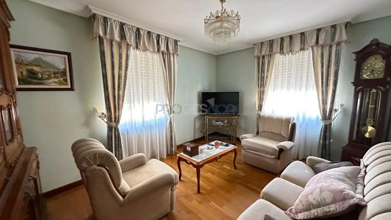 Living room of Houses for sale in Santovenia de la Valdoncina  with Heating and Private garden