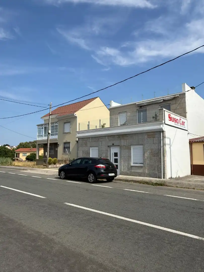 Vista exterior de Casa o xalet en venda en Ribeira amb Jardí privat, Terrassa i Moblat