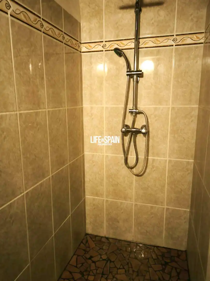 Badezimmer von Country house zum Verkauf in Rasquera mit Klimaanlage, Privatgarten und Terrasse