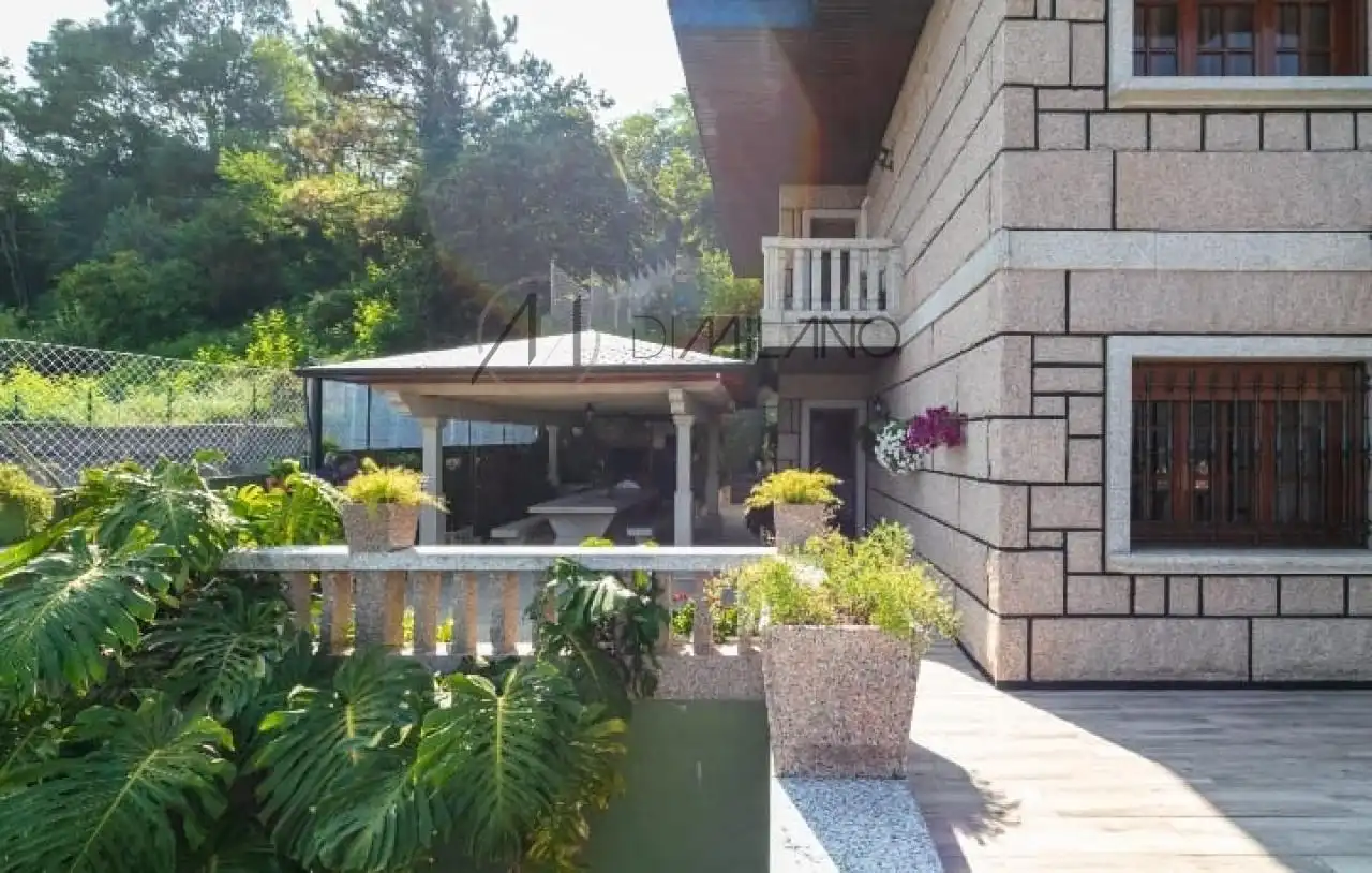 Terrassa de Casa o xalet en venda en Moaña amb Calefacció, Jardí privat i Terrassa