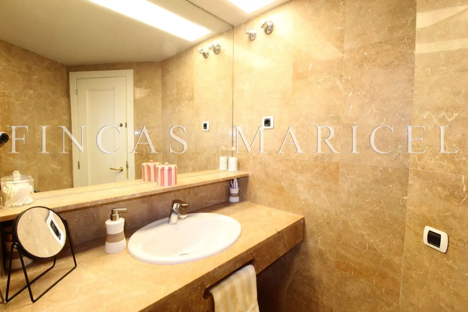 Bathroom of Flat for sale in Sitges  with Air Conditioner, Heating and Storage room