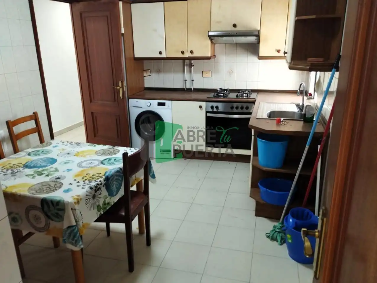 Cuina de Àtic en venda en A Pobra de Trives  amb Calefacció, Parquet i Moblat