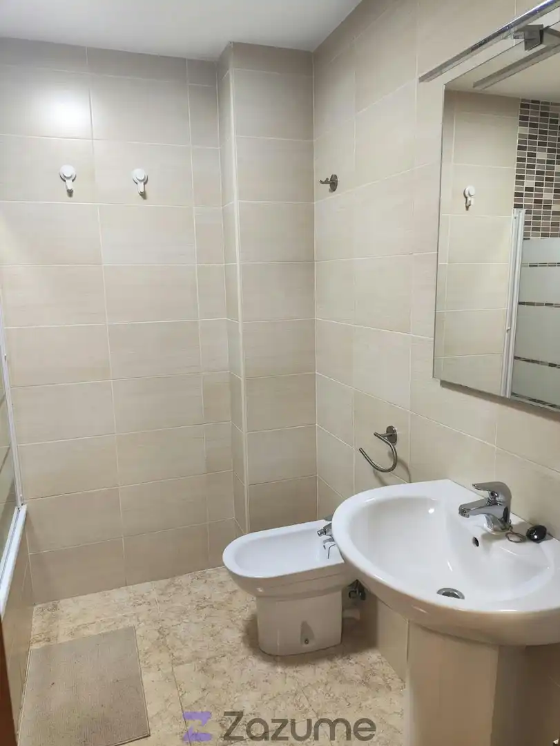 Baño de Piso de alquiler en La Llosa con Jardín privado, Trastero y Piscina