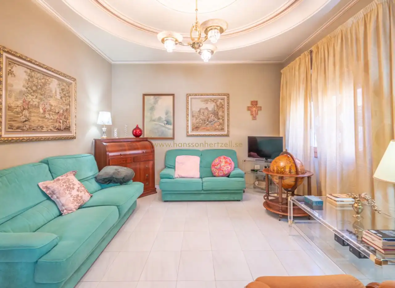 Sala d'estar de Casa adosada en venda en Alicante / Alacant
