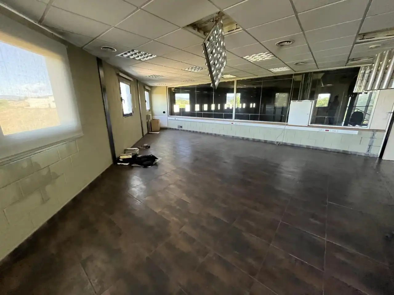 Nave industrial en venta en Manlleu con Alarma