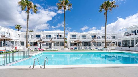 Foto 2 de Piso en venta en Salinas, 13, Puerto del Carmen, Tías
