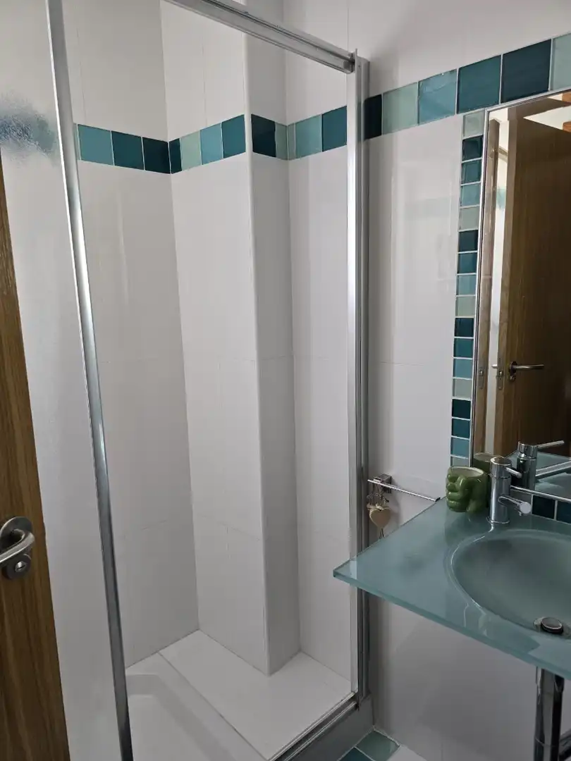 Baño de Piso de alquiler en Torrevieja con Aire acondicionado, Calefacción y Parquet