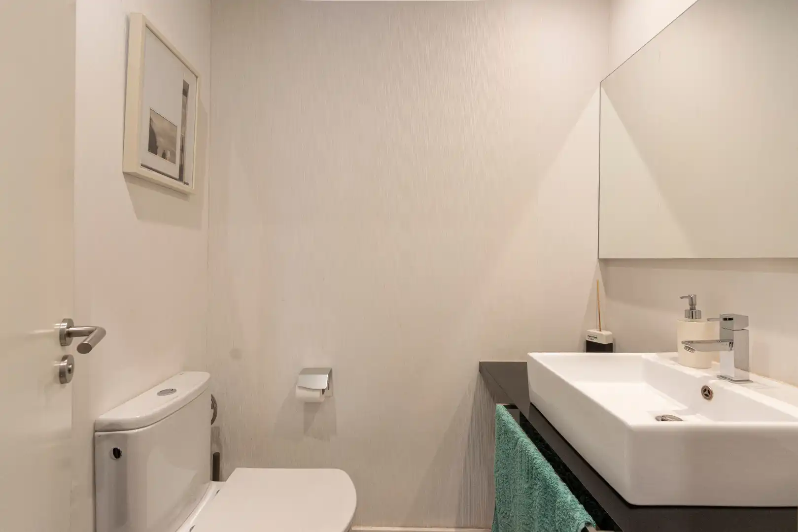 Bathroom of Office for rent in Barcelona  with Air Conditioner and Furnished