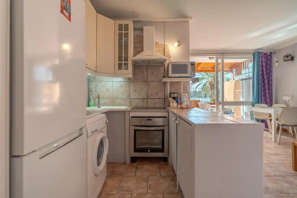 Küche von Wohnungen zum Verkauf in Arona mit Privatgarten, Terrasse und Möbliert