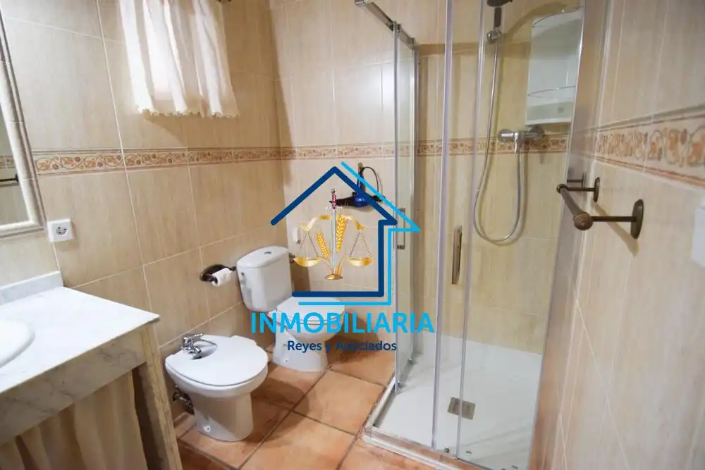 Bany de Casa o xalet en venda en Córdoba amb Aire condicionat, Terrassa i Piscina