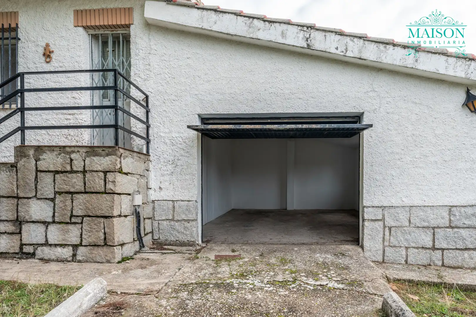 Aparcament de Casa o xalet en venda en El Casar amb Calefacció, Jardí privat i Piscina