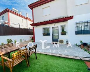 Exterior view of Single-family semi-detached to rent in Castilleja de la Cuesta  with Air Conditioner, Heating and Private garden