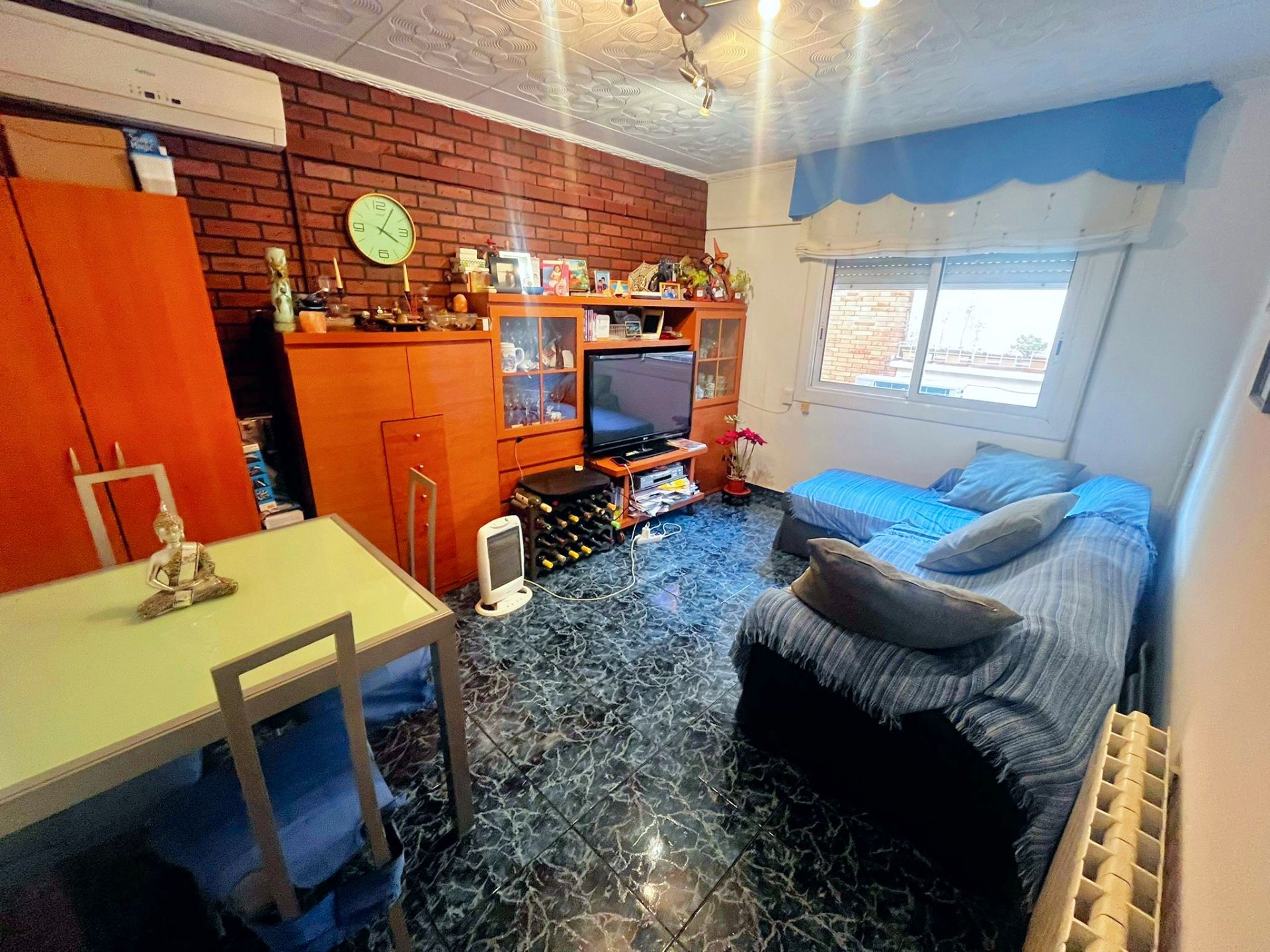 Living room of Flat for sale in El Prat de Llobregat  with Air Conditioner, Heating and Oven