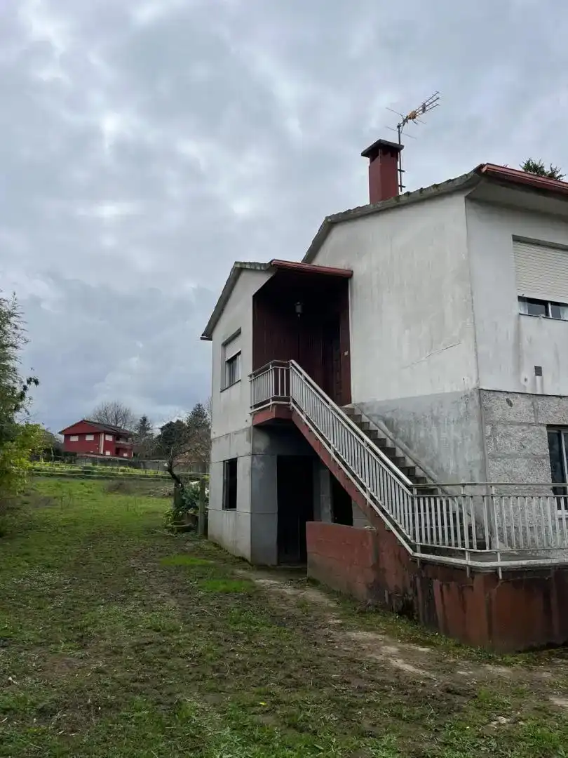 Vista exterior de Casa o xalet en venda en Vigo  amb Jardí privat i Balcó