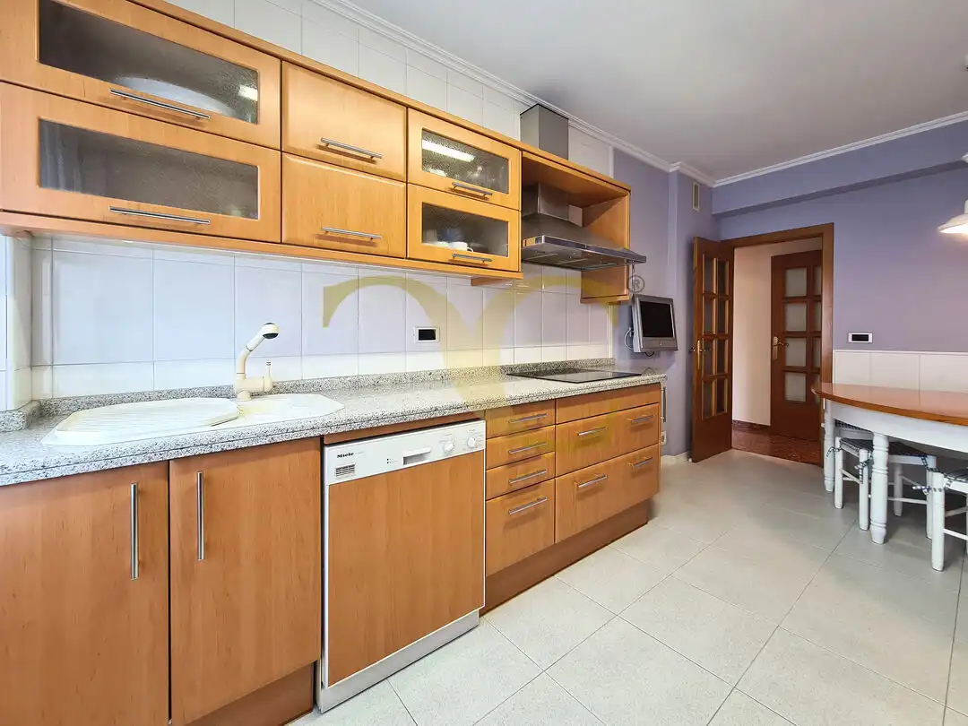 Kitchen of Flat for sale in Oviedo   with Heating