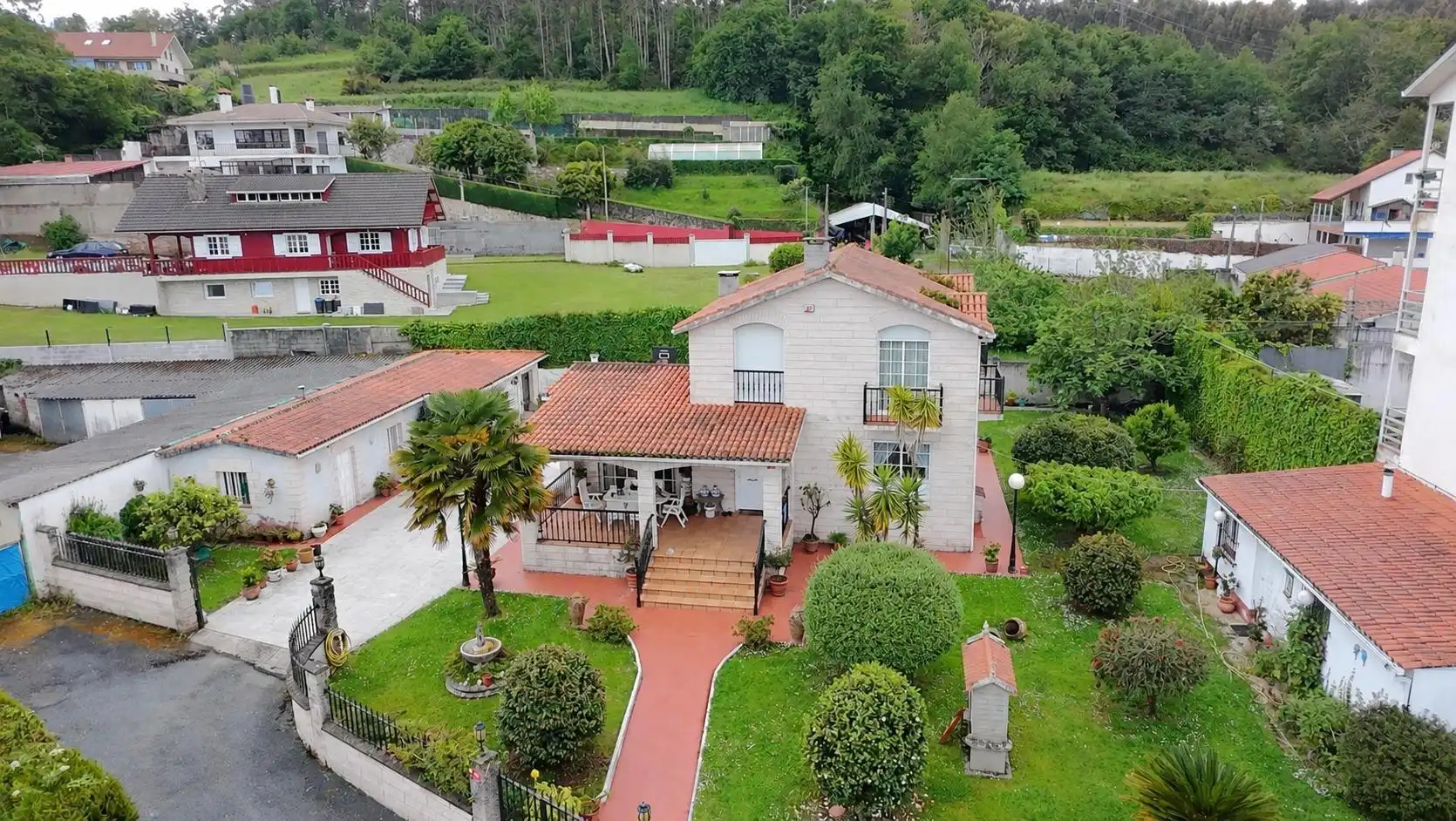 Exterior view of Houses for sale in Bergondo, A Coruña