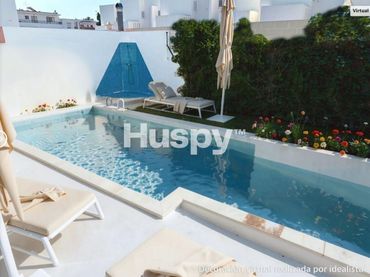 Casa amb piscina en venda a Carrer de Màlaga