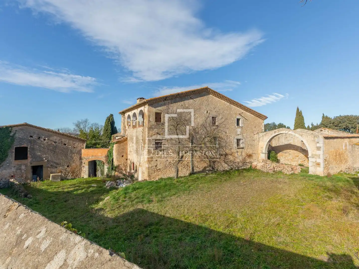Vista exterior de Finca rústica en venda en Vilaür amb Jardí privat i Terrassa
