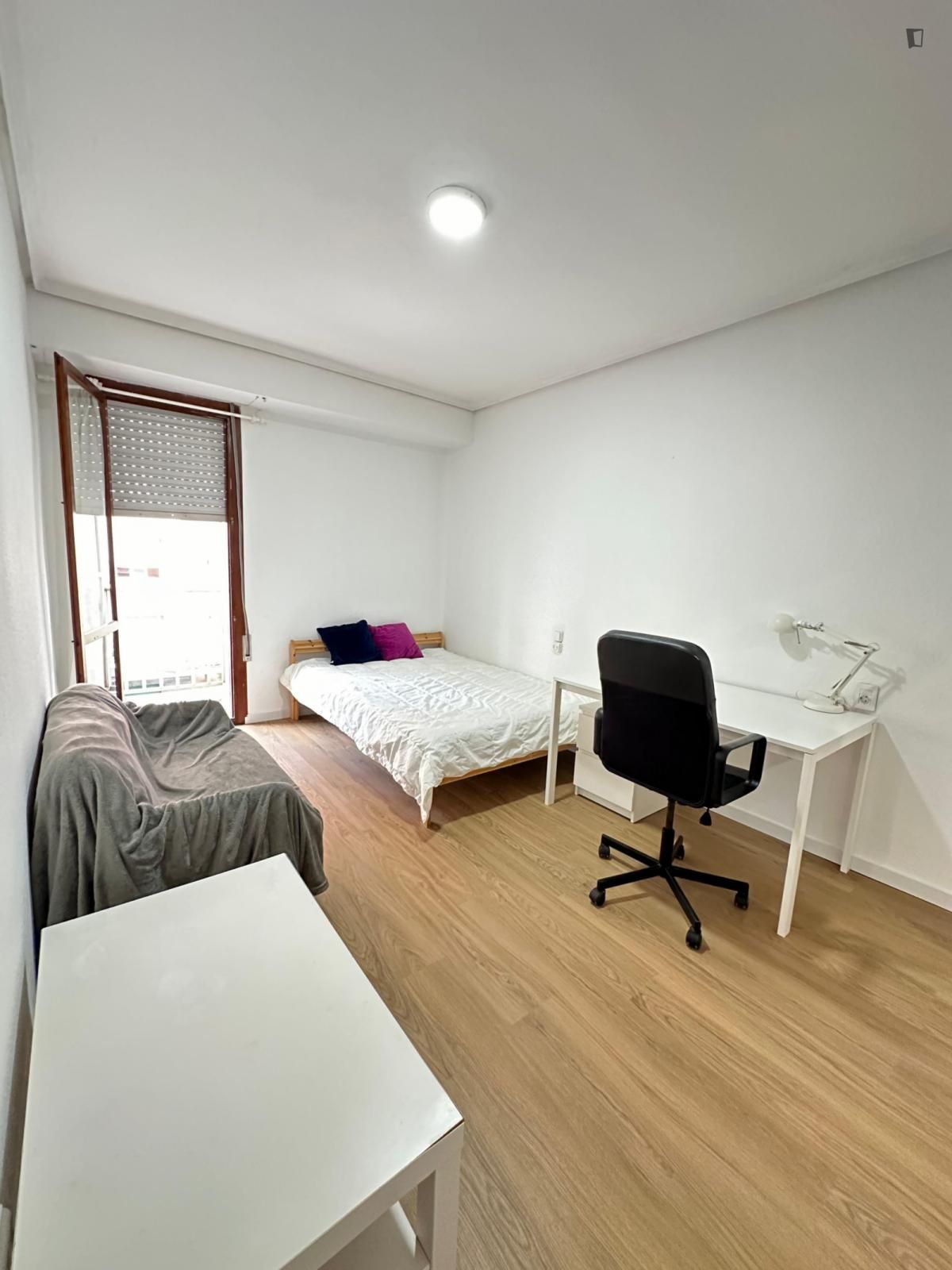 Dormitori de Apartament per a compartir en Castellón de la Plana / Castelló de la Plana amb Moblat, Forn i Rentadora
