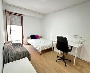 Dormitori de Apartament per a compartir en Castellón de la Plana / Castelló de la Plana amb Moblat, Forn i Rentadora