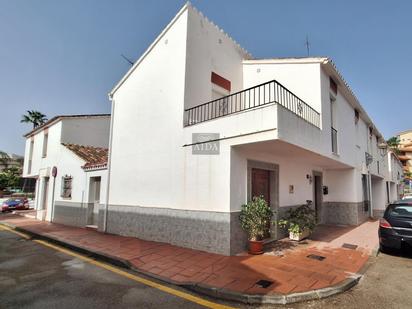 Exterior view of Single-family semi-detached for sale in Estepona  with Terrace