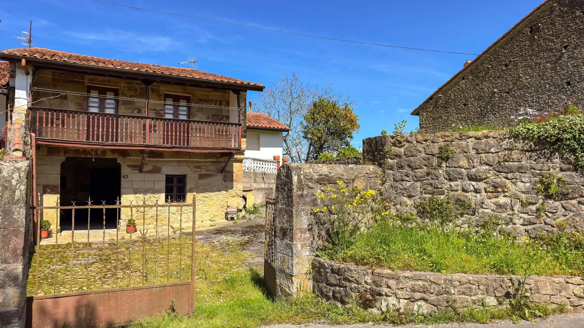 Vista exterior de Casa o chalet en venta en Comillas (Cantabria)