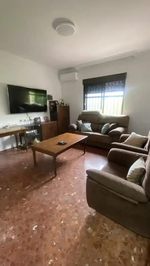 Sala d'estar de Casa o xalet en venda en La Carlota amb Aire condicionat i Piscina