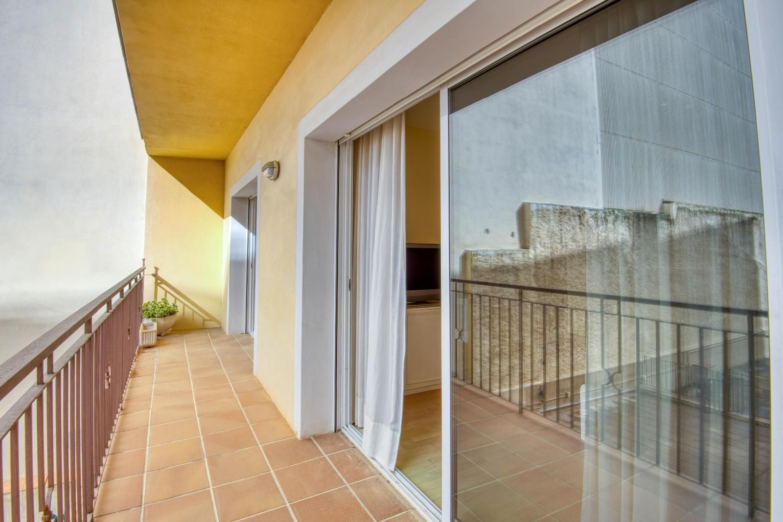 Terrassa de Apartament en venda en Sant Feliu de Guíxols amb Jardí privat
