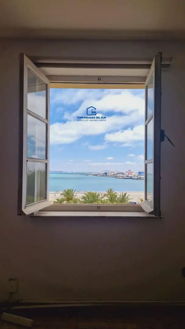 Vista exterior de Oficina de alquiler en Cádiz con Aire acondicionado y Amueblado