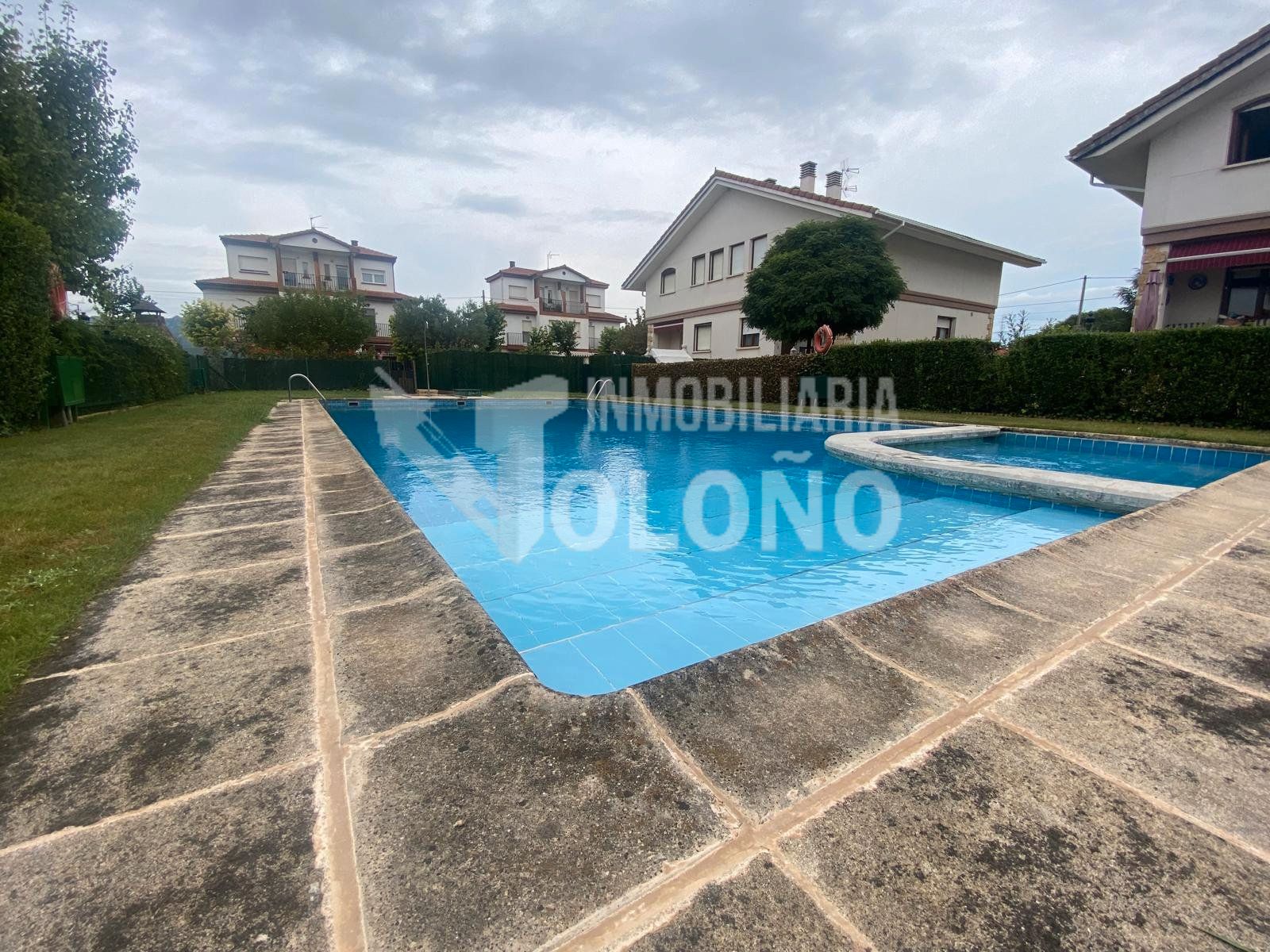 Piscina de Casa o xalet en venda en Anguciana amb Calefacció, Jardí privat i Parquet