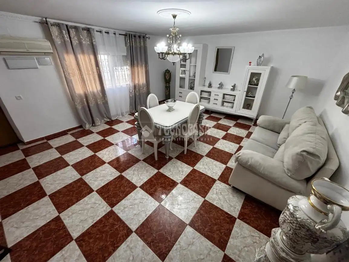 Sala d'estar de Casa o xalet en venda en Badajoz amb Aire condicionat i Terrassa