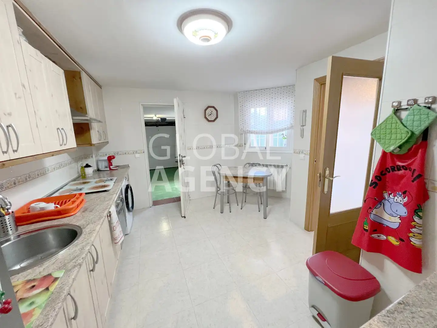 Cocina de Casa adosada en venta en Torrejón del Rey con Calefacción, Jardín privado y Horno