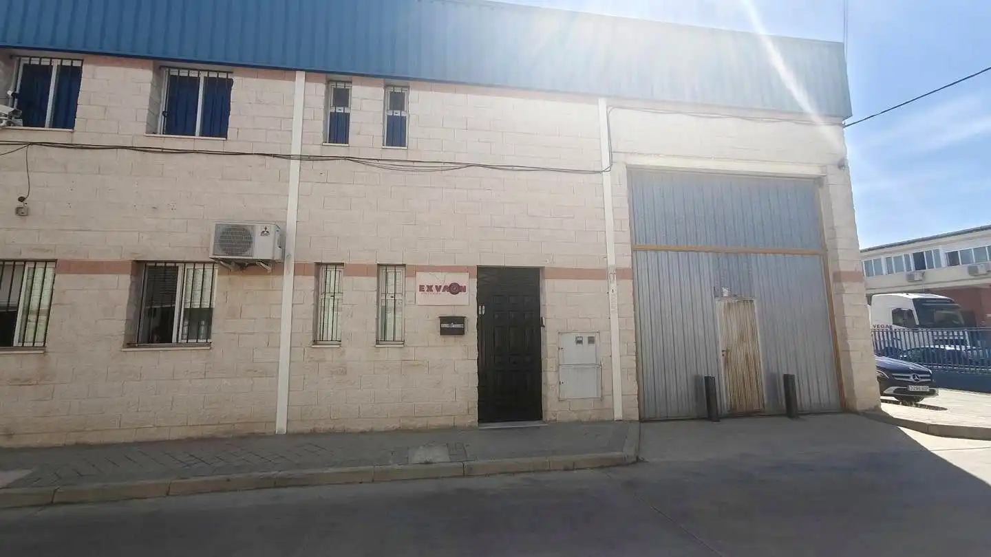 Vista exterior de Nave industrial de alquiler en Torrejón de Ardoz