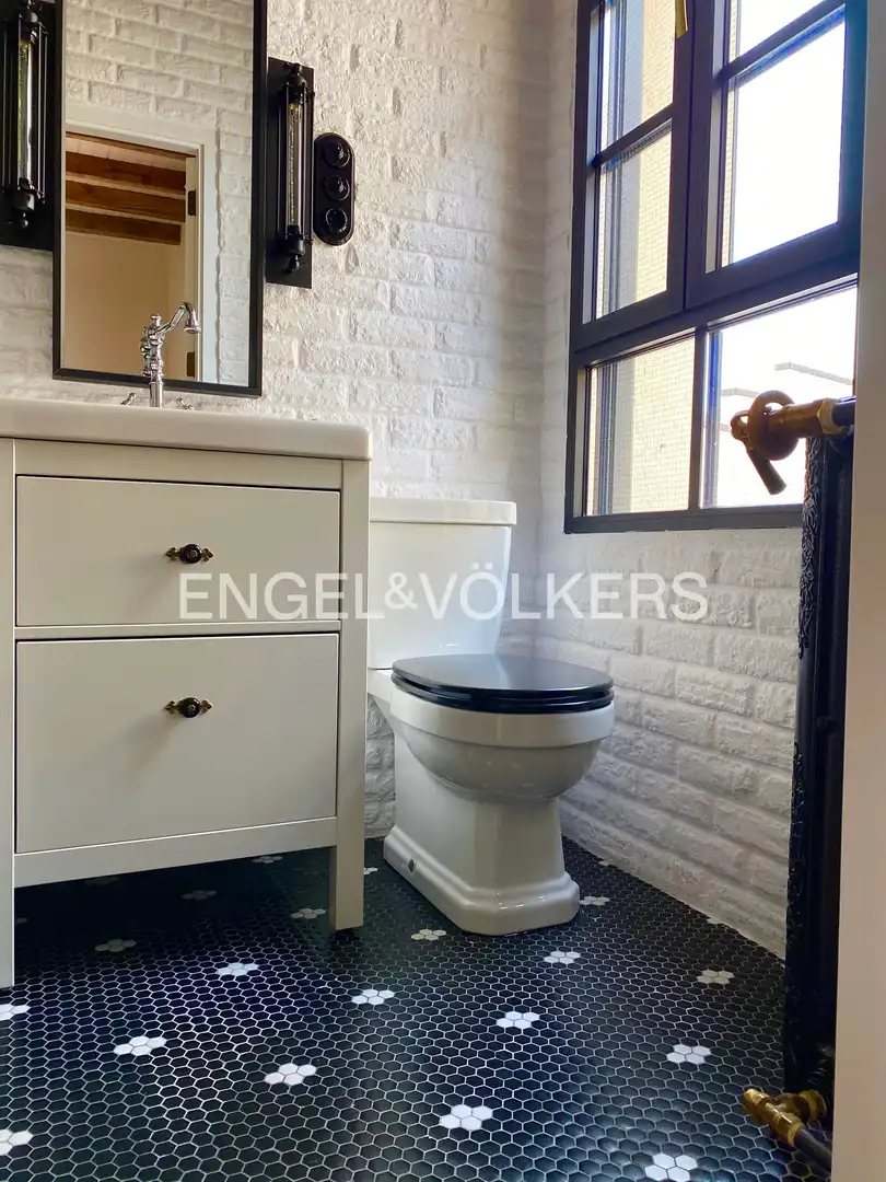 Bathroom of Flat for sale in Madrid  with Air Conditioner, Heating and Terrace