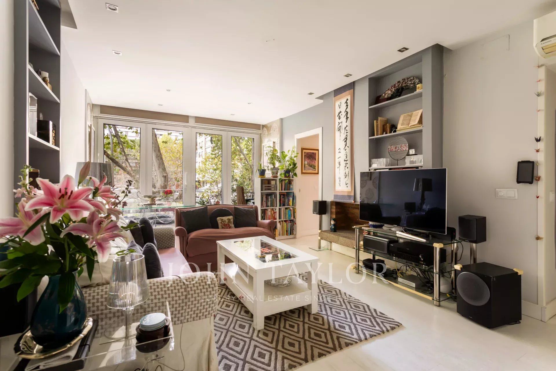 Sala d'estar de Pis en venda en  Madrid Capital amb Aire condicionat, Calefacció i Internet