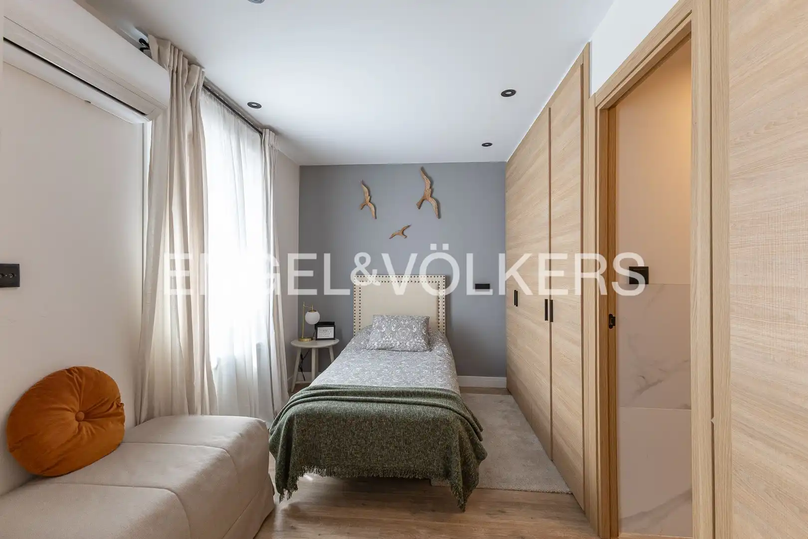 Bedroom of Flat for rent in Madrid  with Air Conditioner, Heating and Terrace