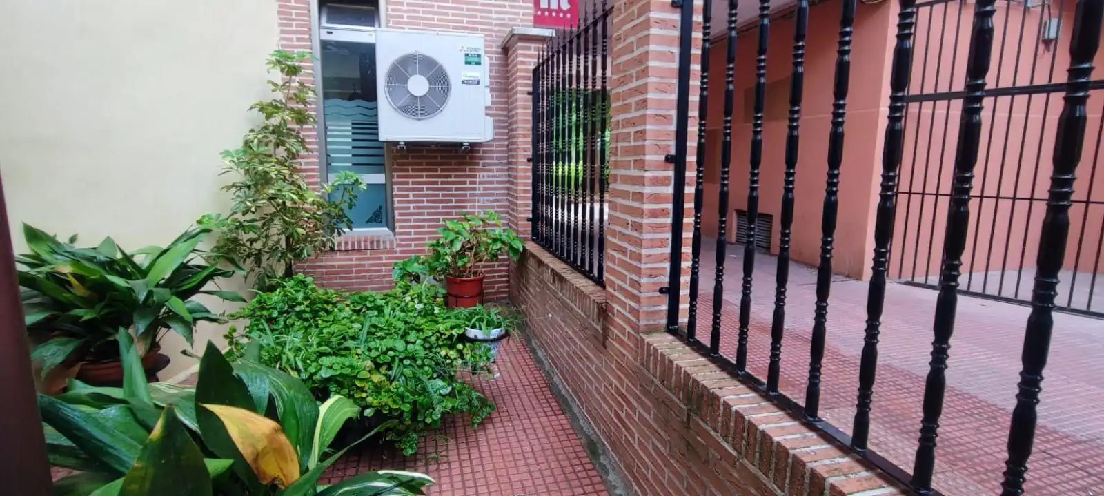 Vista exterior de Local en venta en Alcalá de Henares con Aire acondicionado