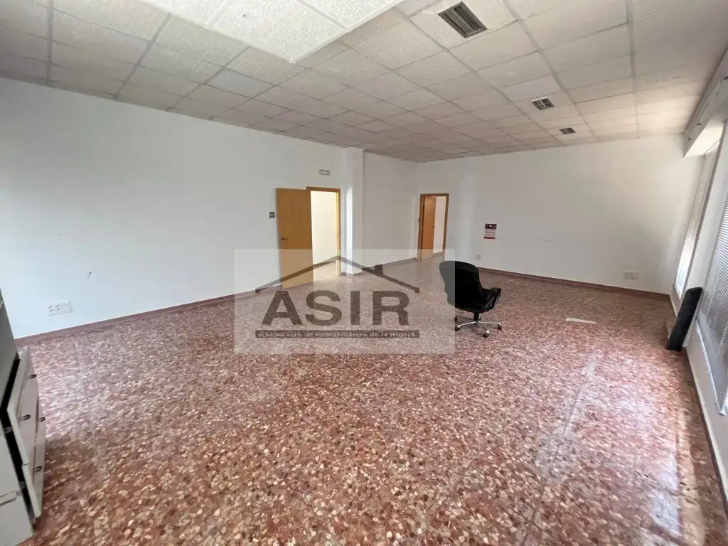 Industrial buildings for rent in Favara