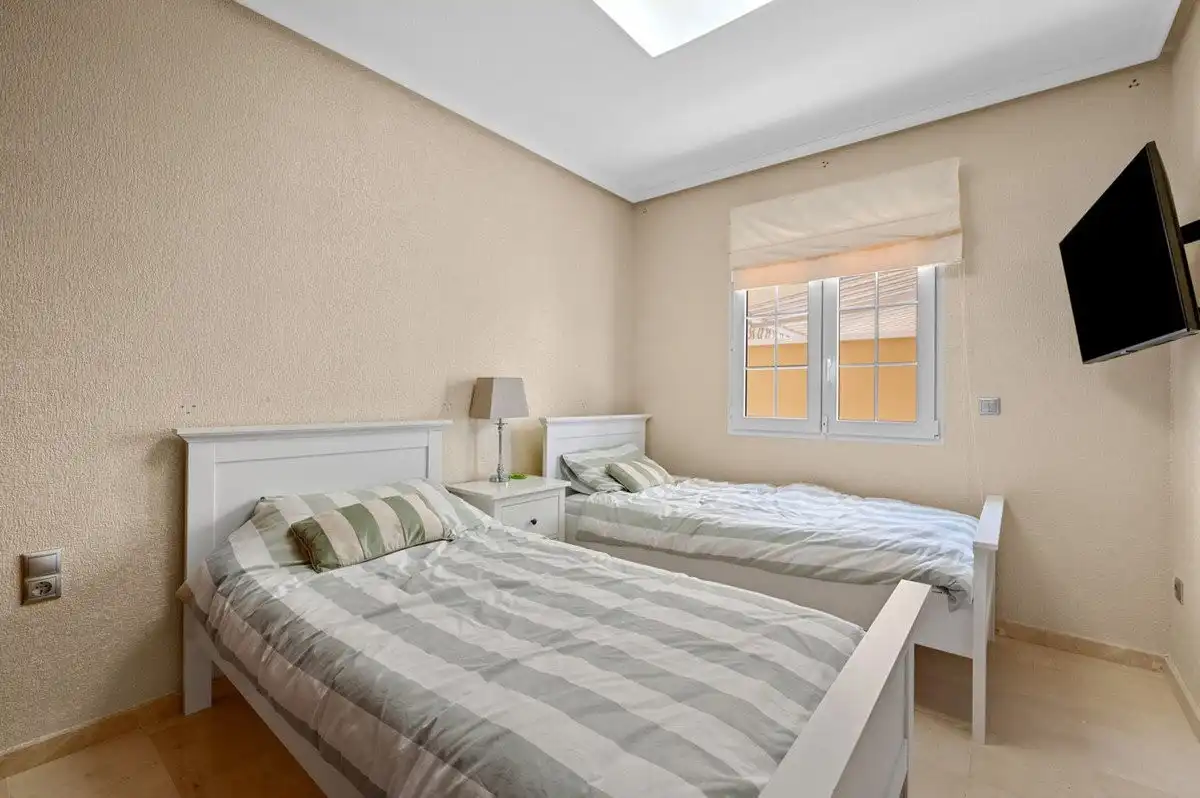 Dormitori de Apartament en venda en Orihuela amb Aire condicionat, Jardí privat i Terrassa
