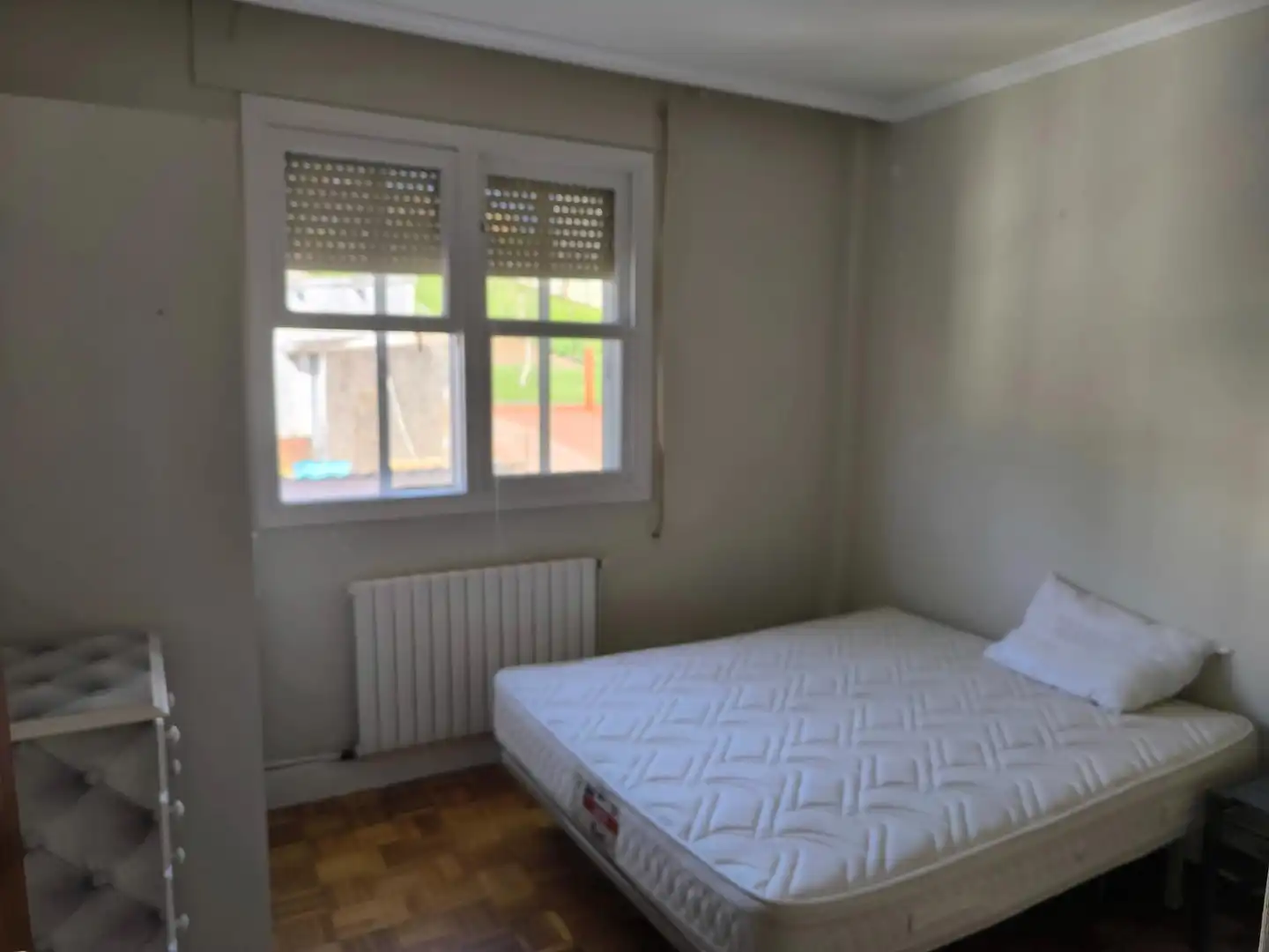 Habitación de Piso en venta en Santiago de Compostela  con Calefacción, Jardín privado y Trastero