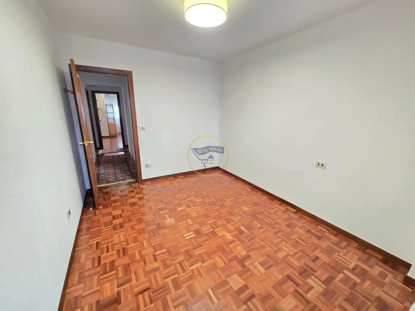 Piso en venta en Vigo  con Calefacción, Parquet y Terraza