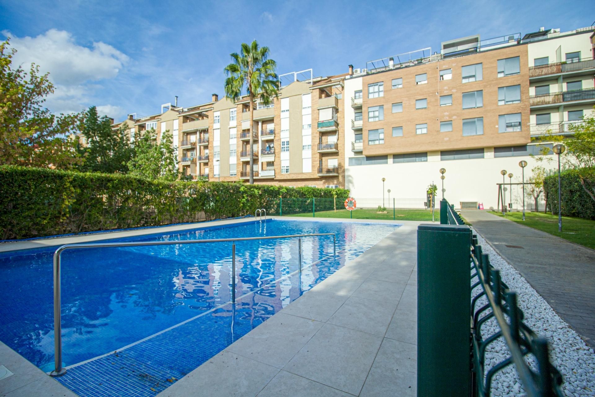 Swimming pool of Attic for sale in Badajoz Capital  with Air Conditioner, Heating and Private garden